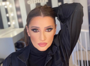 MIRA ŠKORIĆ U NIKAD PROVOKATIVNIJEM IZDANJU: Izbacila bujne grudi u prvi plan, pa povukla neočekivani potez! (FOTO)