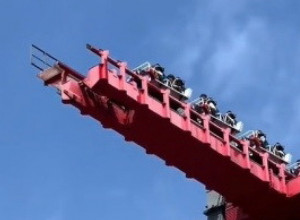 NIJE ZA ONE SA SLABIM STOMAKOM: Zastrašujuća scena rolerkostera ostavila mnoge u šoku, posetioci nisu prestajali da vrište! (VIDEO)