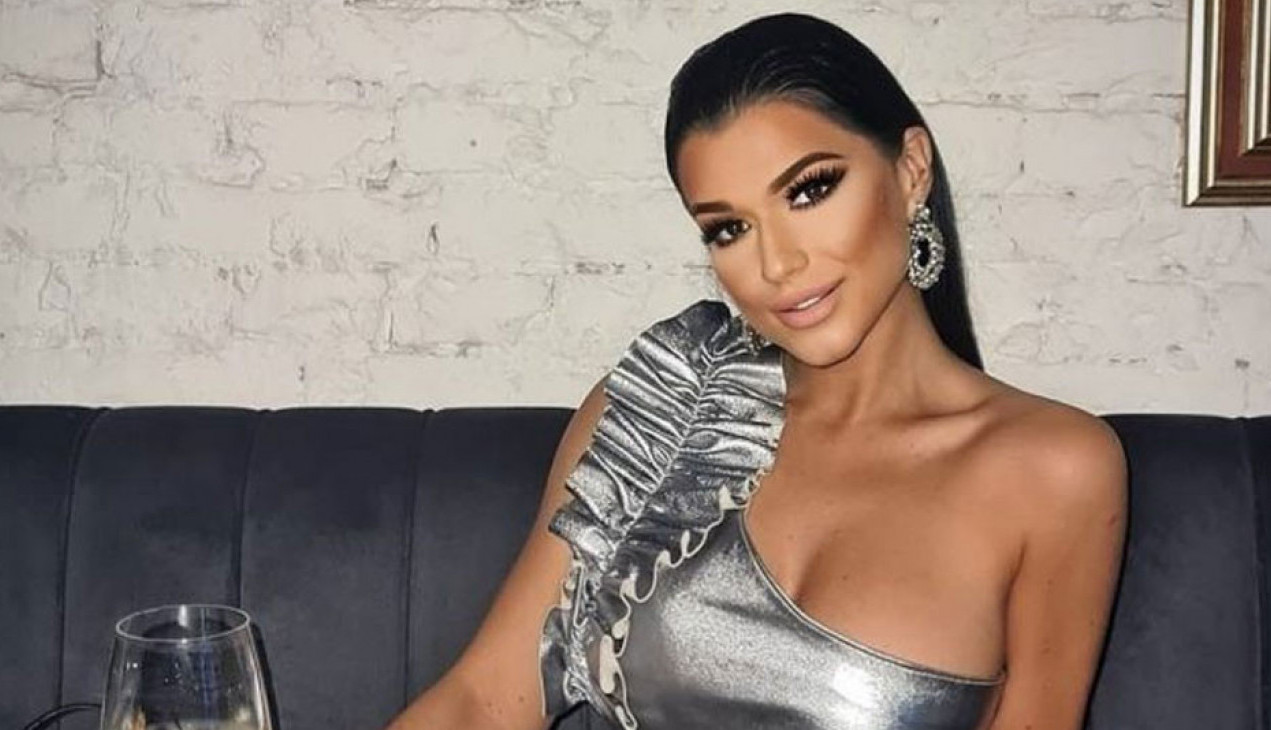 PROVOKATIVNA POZA SUPRUGE NIKOLE RAĐENA: Milica kao Šeron Stoun u "Niskim strastima" komentari se samo nižu! (FOTO)