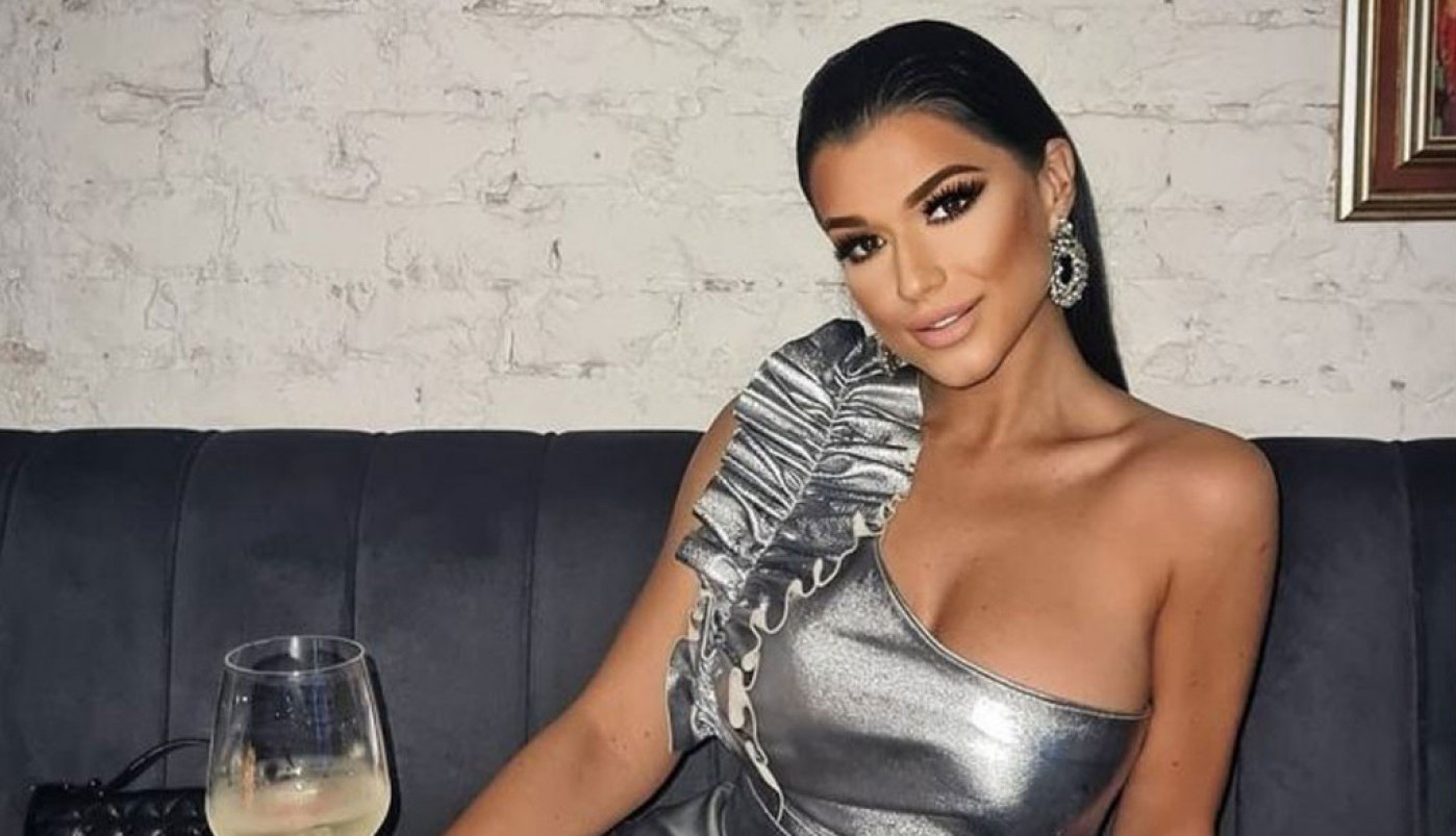 PROVOKATIVNA POZA SUPRUGE NIKOLE RAĐENA: Milica kao Šeron Stoun u "Niskim strastima" komentari se samo nižu! (FOTO)