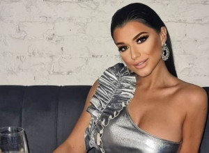 PROVOKATIVNA POZA SUPRUGE NIKOLE RAĐENA: Milica kao Šeron Stoun u "Niskim strastima" komentari se samo nižu! (FOTO)