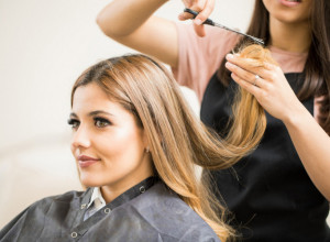 KOLIKO ČESTO TREBA IĆI NA ŠIŠANJE? Stručnjaci razbijaju najveći mit u koji sve žene veruju (FOTO)