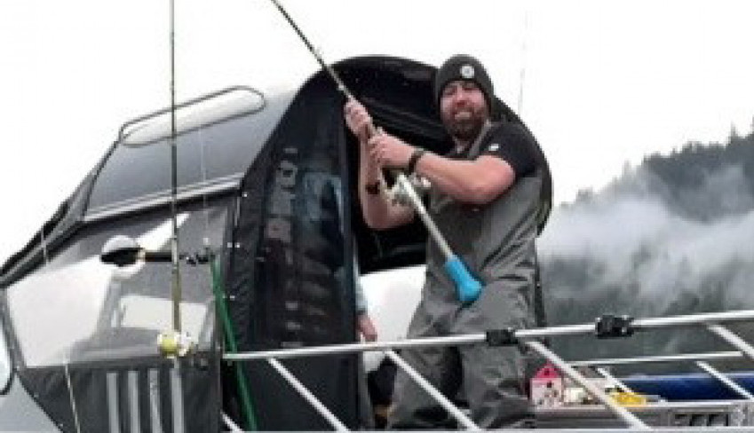 "JEL OVO REALNO, KAKAV MONSTRUM": Snimak ovog ribolovca obišao je svet, pogledajte i zbog čega (VIDEO)