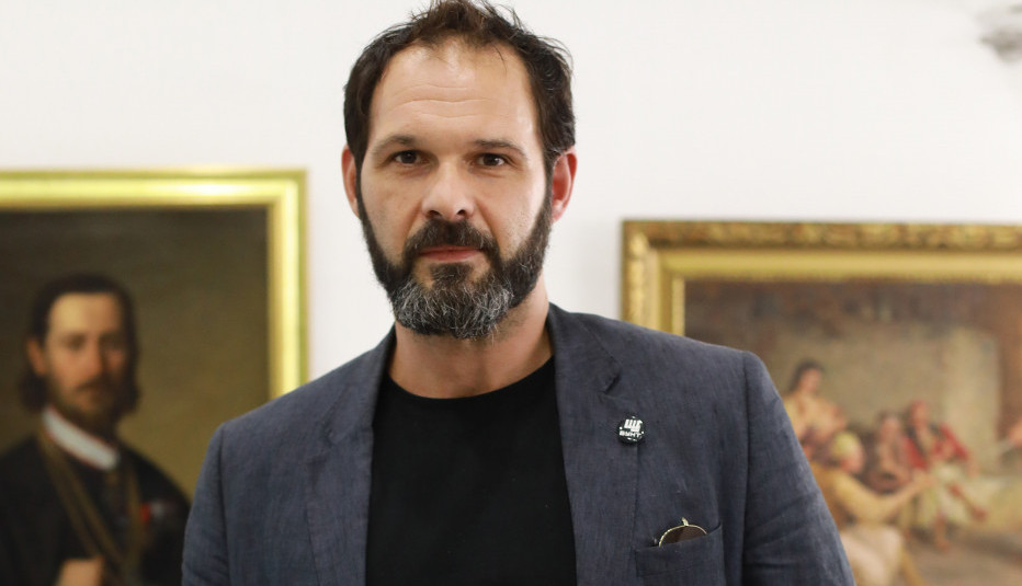 OVO SU SIMPTOMI HEPATITISA OD KOGA BOLUJE KUBURA: Glumac se zarazio u školi, evo kako se godinama lečio (FOTO)