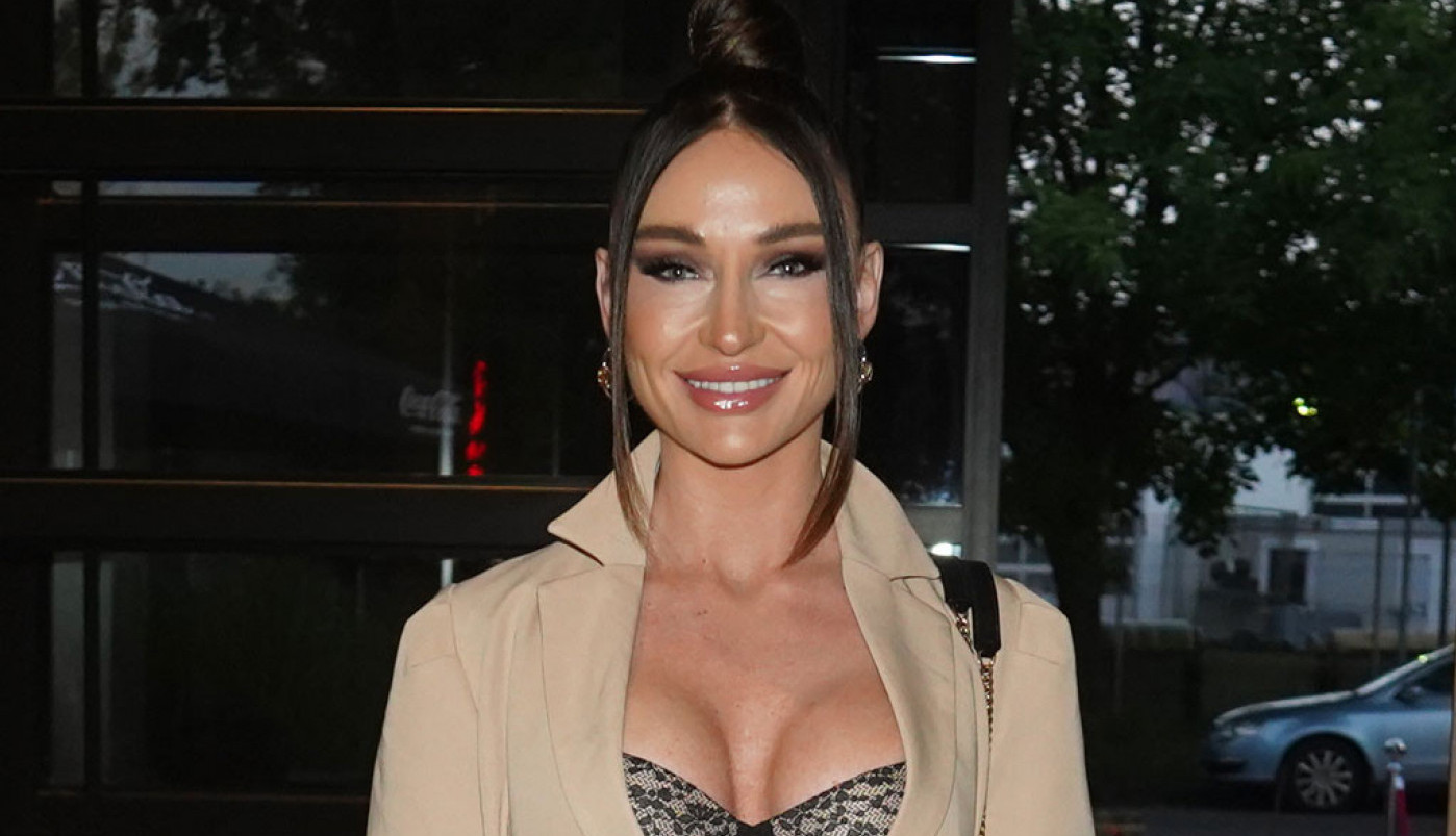 KATARINA ŽIVKOVIĆ SKINULA SVE SA SEBE: Intimu pokrila krpicama, komentari se samo nižu! (FOTO+VIDEO)