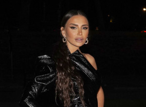 EMINI JAHOVIĆ SKLIZNULA KOŠULJA, ISPOD NJE NIJE IMALA NIŠTA: Svi su zanemeli pred ovim prizorom, kamera sve zabeležila (FOTO+VIDEO)