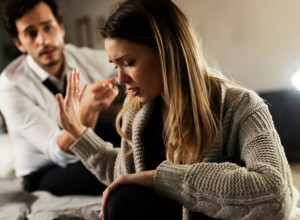 PREVARILA GA SA 26 MUŠKARACA PRE BRAKA: Kad je muž to saznao, postavio joj je neverovatan zahtev (FOTO)