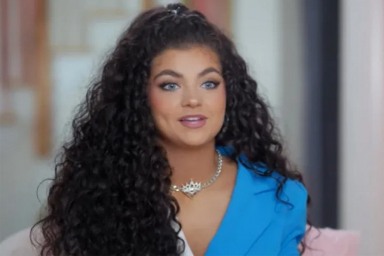 IMA 23 GODINE I MAJKA JOJ BRANI DA IDE NA SASTANKE BEZ NJE: "Prati me i zna svaki moj potez, čak se i kupamo zajedno"