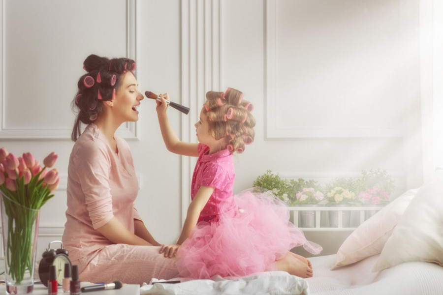 BAKINI SAVETI ZA NEGU KOJI SU EFIKASNI I DANAS: Od hidrantne kreme do viklera koji se vraćaju u modu! (FOTO)