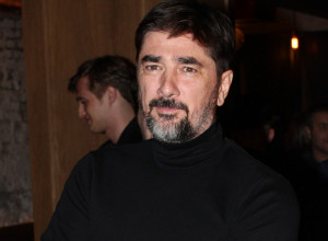 ZA VOJINOM ĆETKOVIĆEM ŽENE LUDE, A KADA VIDITE NJEGOVOG BRATA ZANEMEĆETE: Ovaj markantni frajer godinama se skriva od javnosti (FOTO)