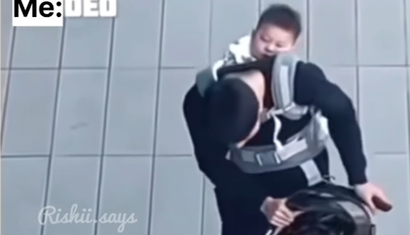 TATA JE GURAO KOLICA, A SINČIĆ JE DREMAO U KENGURU NA NJEGOVIM LEĐIMA: Ovo je najveći strah svakog roditelja! (FOTO+VIDEO)