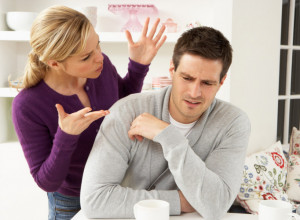 POSVAĐALA SE SA SUPRUGOM ZBOG STATUSA NA FEJSU, USLEDILO JE OTKRIĆE KOJE JU JE SLOMILO: Sve je bilo laž, evo zašto je krio na mrežama