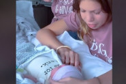 DEVOJČICE SU PRVI PUT VIDELE BEBU: Niko nije očekivao ovakvu njihovu reakciju! (VIDEO)