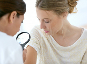 CRVENE TAČKE ILI FLEKICE PO KOŽI: Ima li razloga za zabrinutost i kad se treba javiti lekaru! (FOTO)