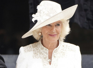 OVIH 10 ČINJENICA SIGURNO NISTE ZNALI O KAMILI: Evo koliko je tačno starija od kralja i šta je dobila od kraljice kad se udala za Čarlsa!