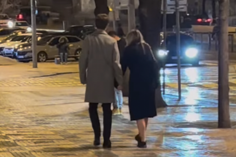 ZBOG OVOG PARA PLAČE CEO INTERNET: Kada vidite šta je ovaj muškarac uradio zbog svoje devojke i vi ćete pustiti suzu (FOTO+VIDEO)