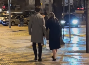 ZBOG OVOG PARA PLAČE CEO INTERNET: Kada vidite šta je ovaj muškarac uradio zbog svoje devojke i vi ćete pustiti suzu (FOTO+VIDEO)