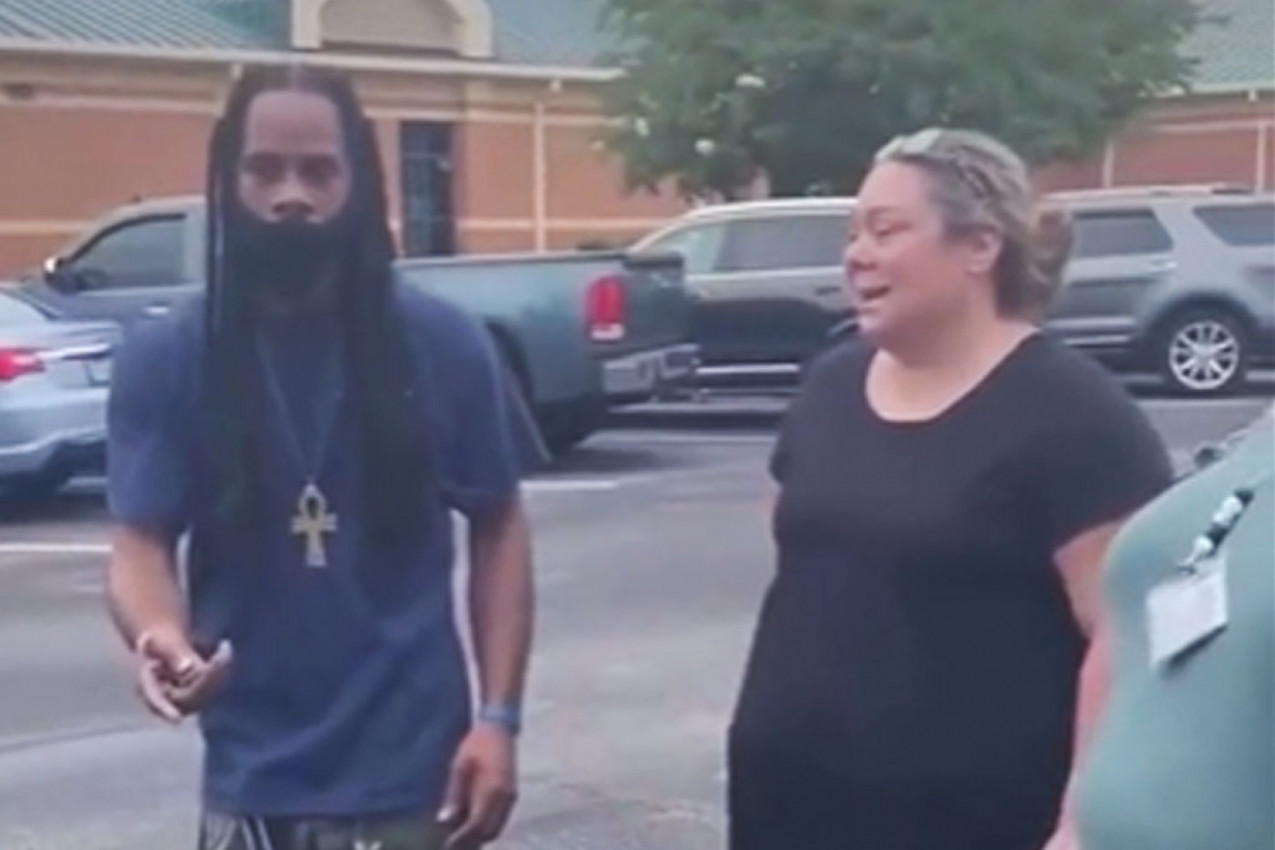 POZVALI SU SIROMAŠNOG KOLEGU DA IZAĐE ISPRED FIRME: Iznenađenje koje su mu priredili pamtiće dok je živ! (VIDEO)