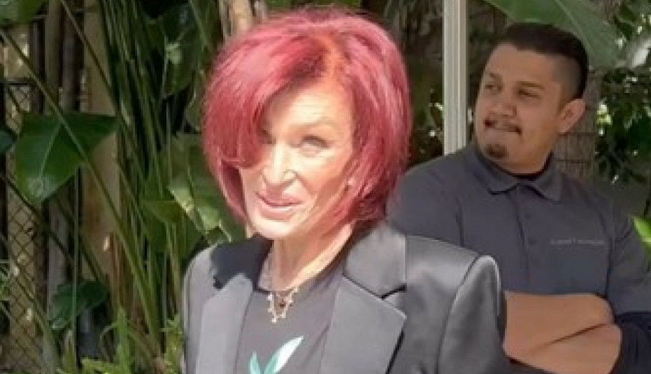 ŠERON OZBORN ŠOKIRALA PREMRŠAVIM IZGLEDOM: Izgleda iscrpljeno i izdeformisano, svi gledaju njenu dramatičnu transformaciju (FOTO)