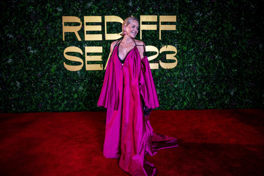 ŠERON STOUN U ŽEŠĆOJ POZI NEGO U "NISKIM STRASTIMA": Njeni noćni rituali će vas iznenaditi! (FOTO)