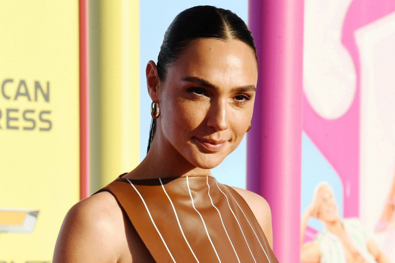 "ČUDESNA ŽENA" RODILA JE ČETVRTO DETE: Slavna glumica se porodila u tajnosti, a ćerki dala ime koje nosi veliku simboliku! (FOTO+VIDEO)