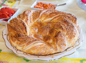 DA LI STE ČULI ZA MASNU STARINSKU POGAČU? Po ovom receptu su je naše bake pravile decenijama na radost cele porodice (FOTO)