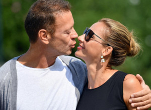 "MOJ SUPRUG JE ZVEZDA FILMOVA ZA ODRASLE, A OVAKAV JE ZAPRAVO U KREVETU": Poznata lepotica otkrila intimne detalje o čuvenom Roku