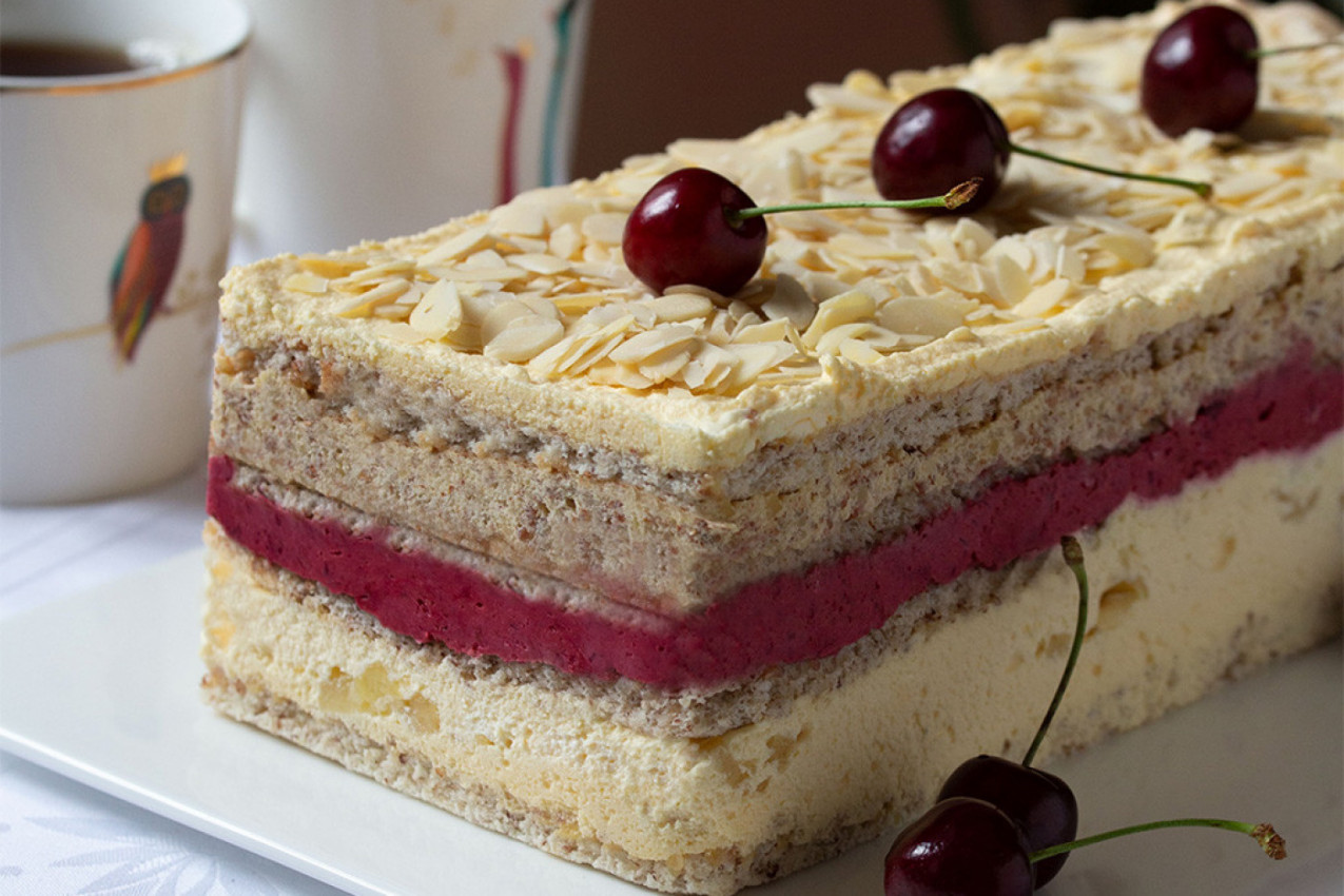 ORIGINALNI RECEPT ZA TORTU MOSKVA ŠNIT: Tajna omiljene poslastice koja je nastala u beogradskom hotelu!