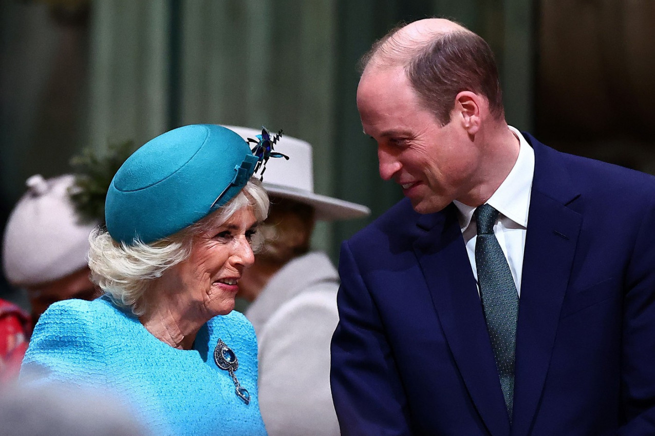 EVO ŠTA SE KRIJE IZA SPORNOG POZDRAVA VILIJAMA I KAMILE: Kraljevska porodica ponovo na udaru (FOTO)