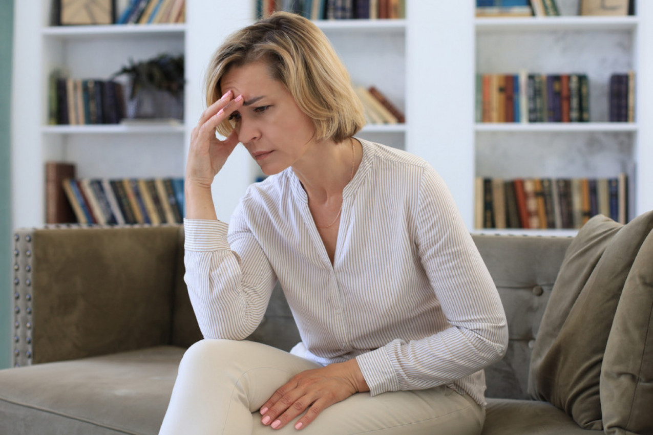 OTKRIVENI RANI SIMPTOMI ALCHAJMERA, JAVLJAJU SE U ČETRDESETIM: Naučnici došli do važnog saznanja! (FOTO)