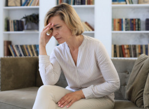 OTKRIVENI RANI SIMPTOMI ALCHAJMERA, JAVLJAJU SE U ČETRDESETIM: Naučnici došli do važnog saznanja! (FOTO)