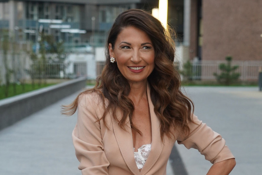 ISPLIVAO SNIMAK SANJE MARINKOVIĆ IZ PROŠLOSTI: Poznata voditeljka ovo krije kao zmija noge! (FOTO+VIDEO)