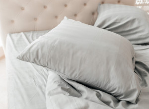 KAKO OSVEŽITI JASTUK BEZ PRANJA: Za samo 20 minuta izgledaće kao da ste ga tek kupili! (VIDEO)