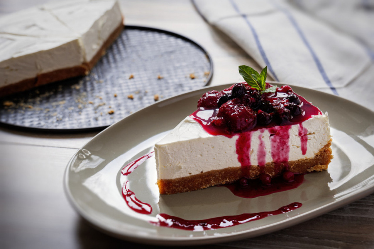 ČIZKEJK KAKAV JOŠ NISTE PROBALI: Savršen spoj bele čokolade i osvežavajućih malina!