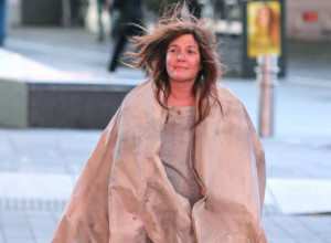 SA 9 GODINA BILA JE ZAVISNA OD ALKOHOLA I KOKAINA: Glumica koju svi obožavaju prošla je kroz agoniju, majka joj je uništila sve (FOTO)