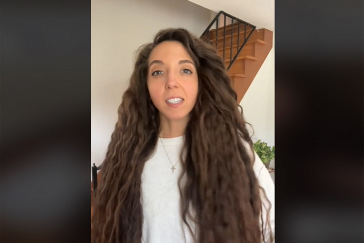 OVA ŽENA SE NIJE OČEŠLJALA PUNIH PET GODINA: "Ako vam se kosa mrsi i puca, zaboravite na češalj i četku" (VIDEO)