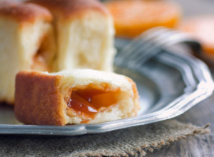 DOMAĆI RECEPT ZA BUHTLE SA DŽEMOM: Meke kao duša, pripremljene na starinski način!