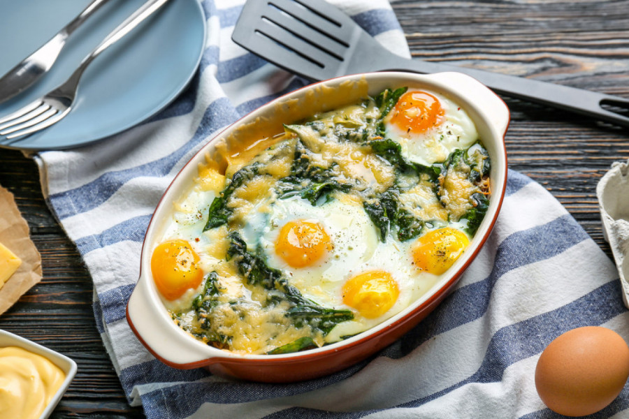 SPANAĆ SA JAJIMA IZ RERNE: Prolećni ručak koji će vam podići energiju (FOTO)