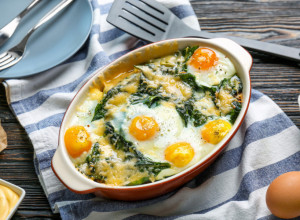 SPANAĆ SA JAJIMA IZ RERNE: Prolećni ručak koji će vam podići energiju (FOTO)