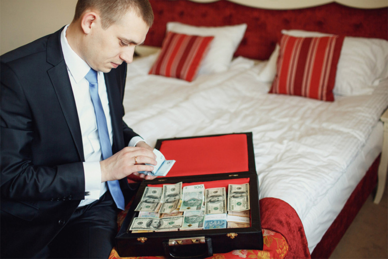 BEZ BLAMA JE MOLIO ZA NOVAC NEPOZNATE LJUDE, KAKO BI SAKUPIO DOVOLJNO ZA MEDENI MESEC: Napravio i lažni nalog na internetu da verenica ne bi saznala