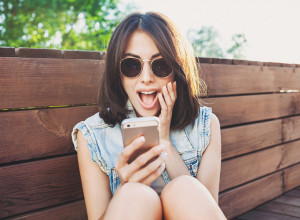 POŽALILA SE NA APLIKACIJI ZA UPOZNAVANJE DA JE BOLI VRAT: Odgovor koji je dobila od potencijalnog dečka je urnebesan! (FOTO)