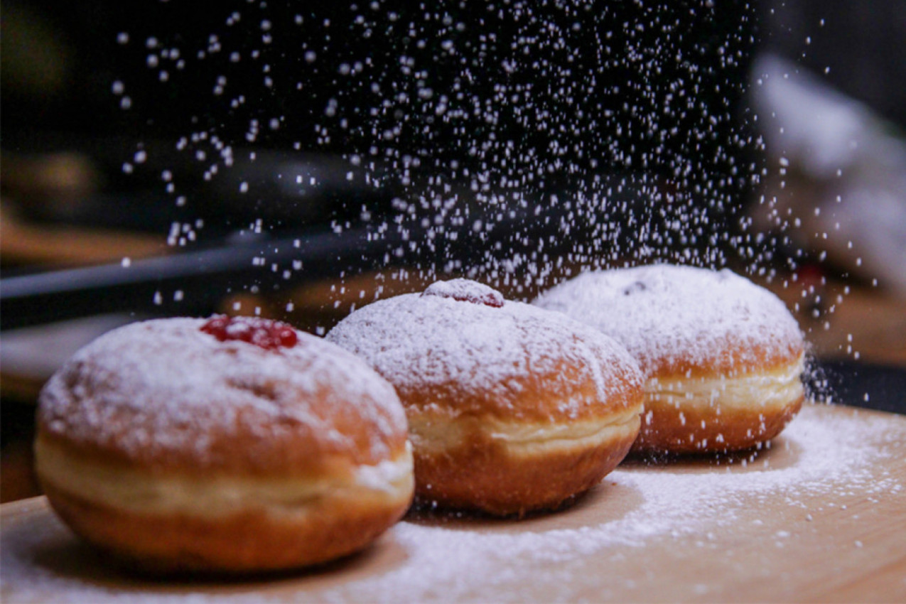 DOMAĆE KROFNE KOJE USPEVAJU I POČETNICIMA: Ovo je bakina tajna kako da budu meke, vazdušaste i ukusne!