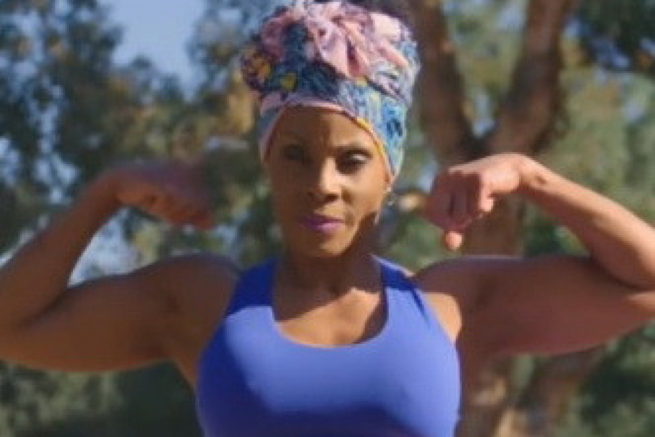 PROMENILA JE ISHRANU I REŠILA SE EKCEMA, PROBLEMA SA VARENJEM I ASTME: Fit baka izgleda 30 godina mlađe! (VIDEO)