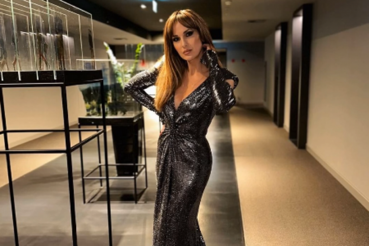 ALEKSANDRA RADOVIĆ KAO ANĐELINA DŽOLI: Nikad vrelije izdanje, šlic do pupka mami uzdahe (FOTO)