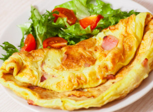 OMLET SA SLANINOM I KAČKAVALJEM: Doručak koji će vam dati energiju za ceo dan