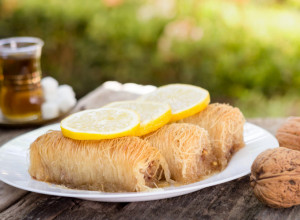 KAKO DA KADAIF NE BUDE SUV: Uz ovakvu pripremu uživaćete u svakom zalogaju (FOTO)