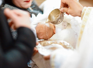 ODBIO SAM DA KRSTIM DETE NAJBOLJEM PRIJATELJU: Dobio je ugovor sa zahtevima, jedan je bio posebno šokantan!