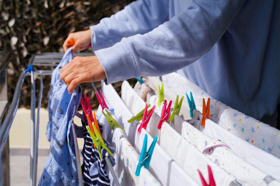 NEVEROVATAN TRIK ZA SUŠENJE VEŠA NAPOLJU BEZ OBZIRA NA VREME: Efikasan je i na niskim temperaturama, ali uz ovaj uslov! (FOTO)