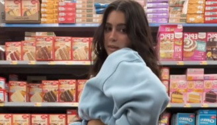 DEVOJKA JE ŠETALA PRODAVNICOM SA KAMEROM U ZADNJEM DŽEPU: Ono što su muškarci radili ostaviće vas bez teksta (VIDEO)