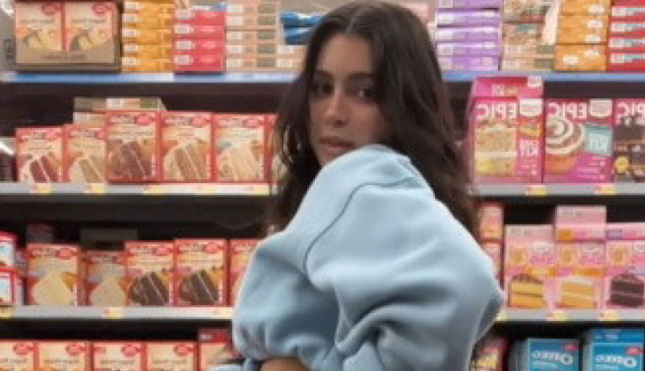 DEVOJKA JE ŠETALA PRODAVNICOM SA KAMEROM U ZADNJEM DŽEPU: Ono što su muškarci radili ostaviće vas bez teksta (VIDEO)